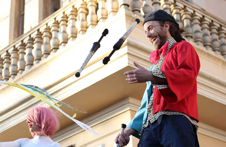 photo d'un jongleur du photolangage Parlimage